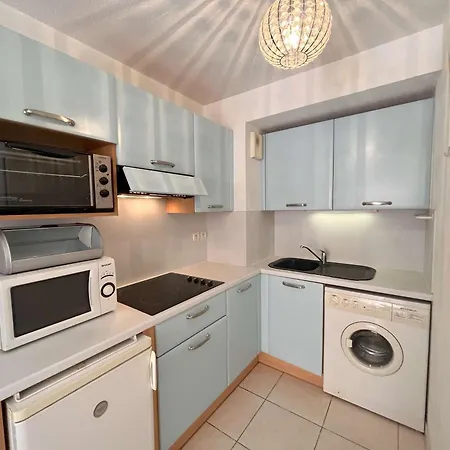 아파트 Spacieux A St-raphael Avec Terrasse Et Garage - Fr-1-226a-196 *