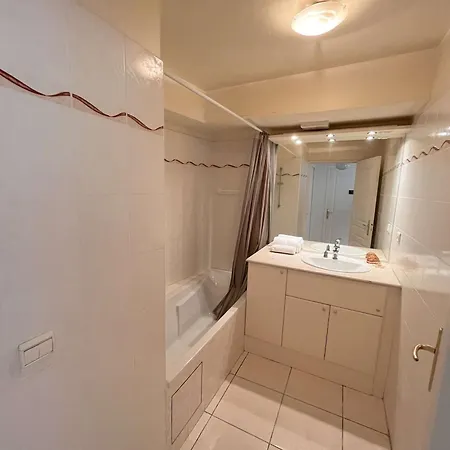 Apartment Spacieux A St-raphael Avec Terrasse Et Garage - Fr-1-226a-196 Saint-Raphael (Var)
