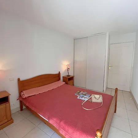 Spacieux A St-raphael Avec Terrasse Et Garage - Fr-1-226a-196 Apartment